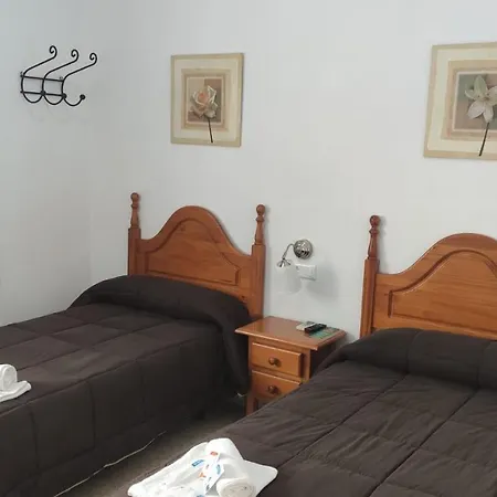 Efebo 24h بيت ضيافة أنتيكيرا